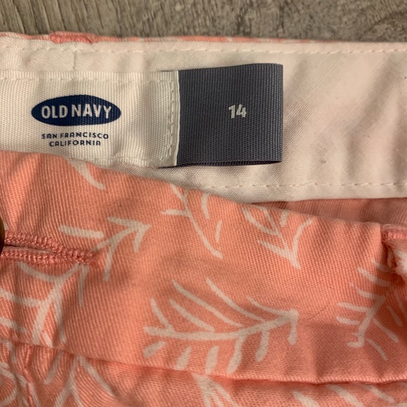 Women’s Old Navy Shorts - Picture 3 of 3